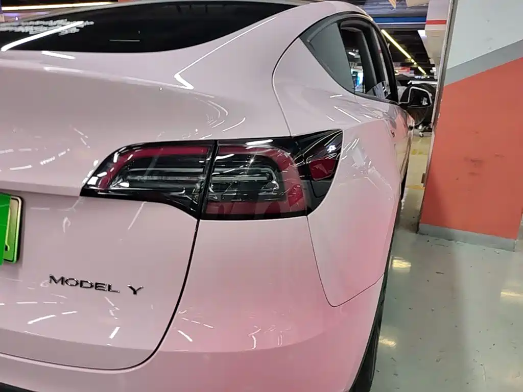 Tesla Model Y — миниатюра 8