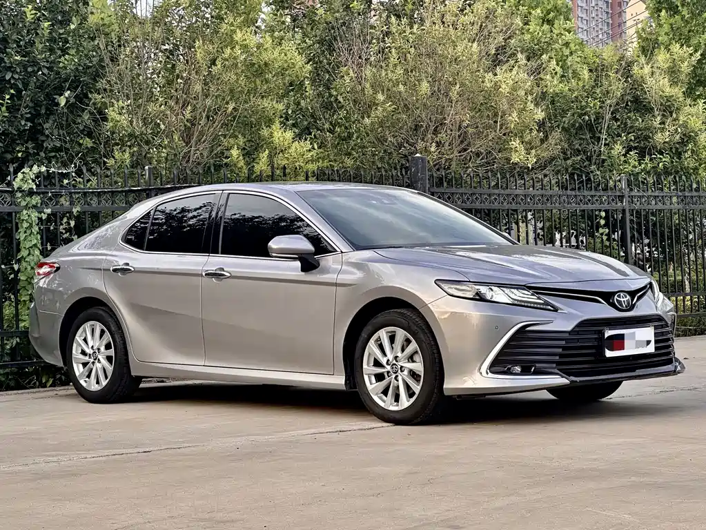 Toyota Camry — миниатюра 3