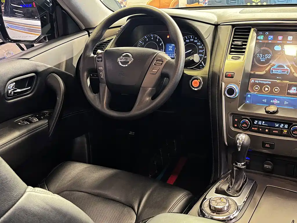 Nissan Patrol — миниатюра 10