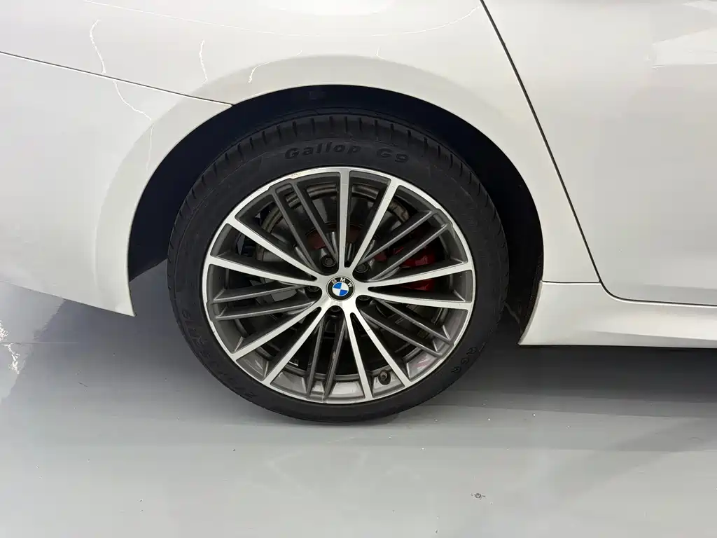 BMW 5 Series — миниатюра 7