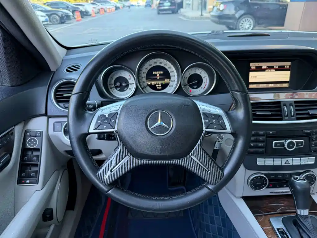 Mercedes-Benz C-Class — миниатюра 5