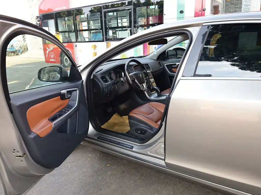 Volvo S60 — миниатюра 4