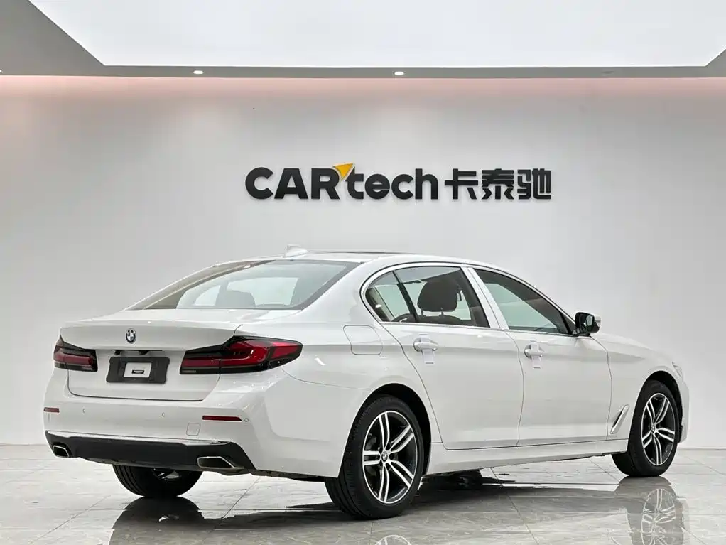 BMW 5 Series — миниатюра 5