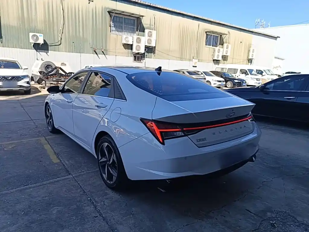 Hyundai Elantra — миниатюра 5
