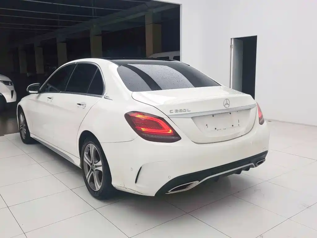 Mercedes-Benz C-Class — миниатюра 7