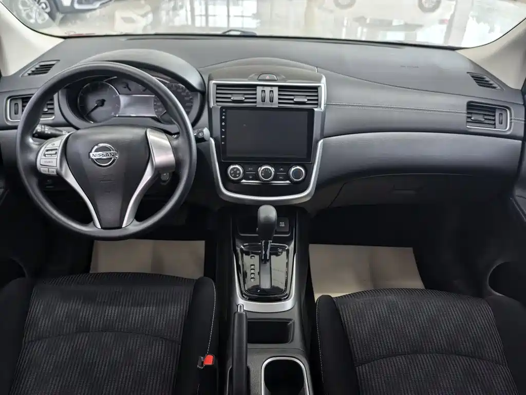 Nissan Tiida — миниатюра 10