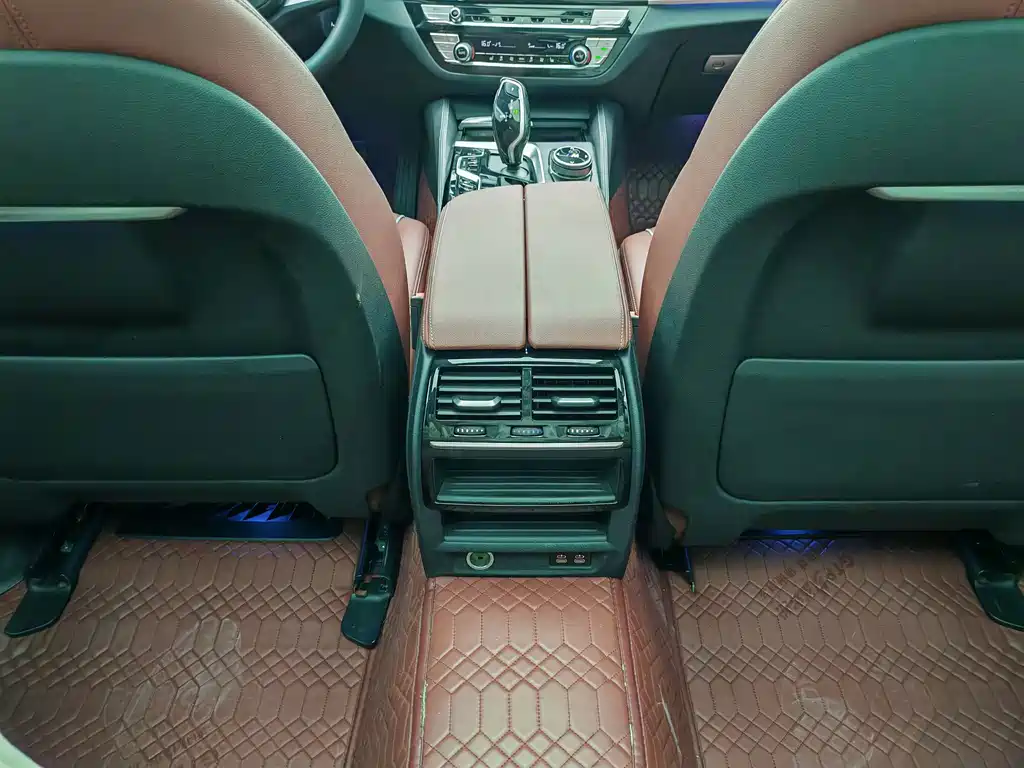 BMW 5 Series New Energy — миниатюра 13