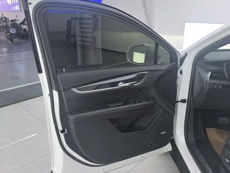 Cadillac XT5 — миниатюра 7