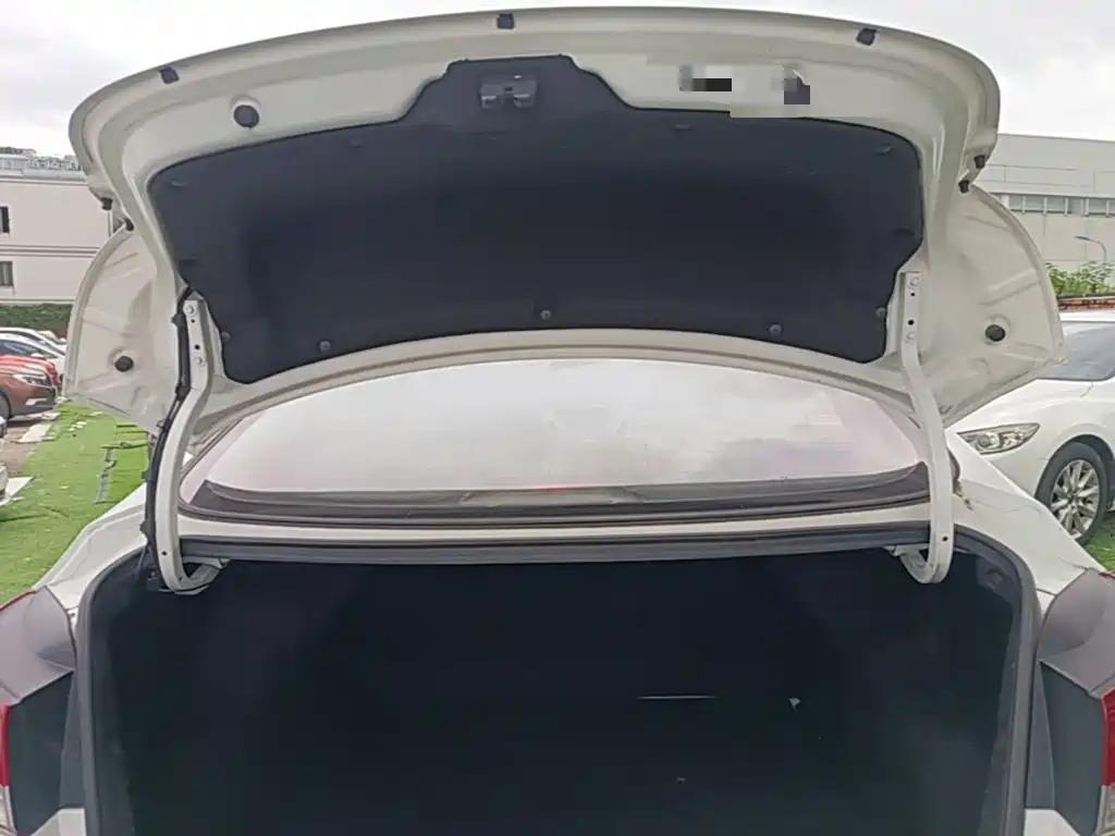 Hyundai Elantra Langdong — миниатюра 19