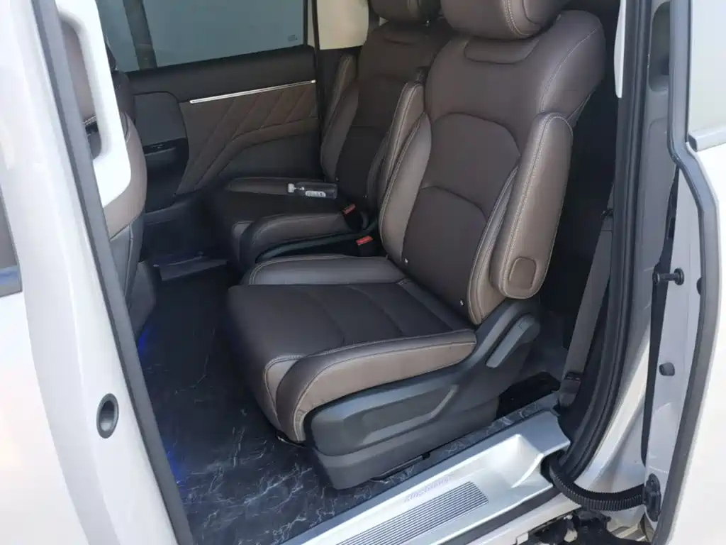 Wuling Xingguang 730 New Energy — миниатюра 17