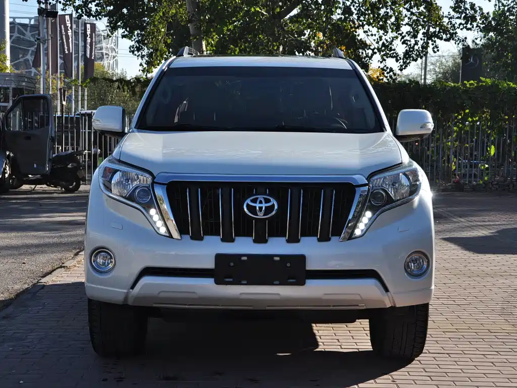 TOYOTA PRADO