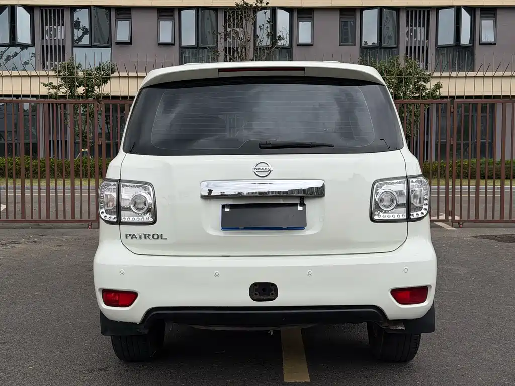Nissan Patrol — миниатюра 20