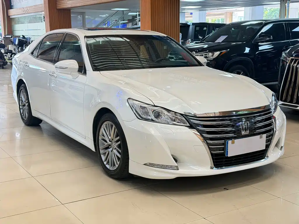 Toyota Crown — миниатюра 3