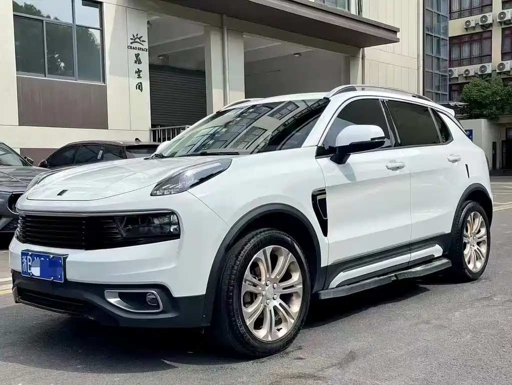 Lynk & Co 01