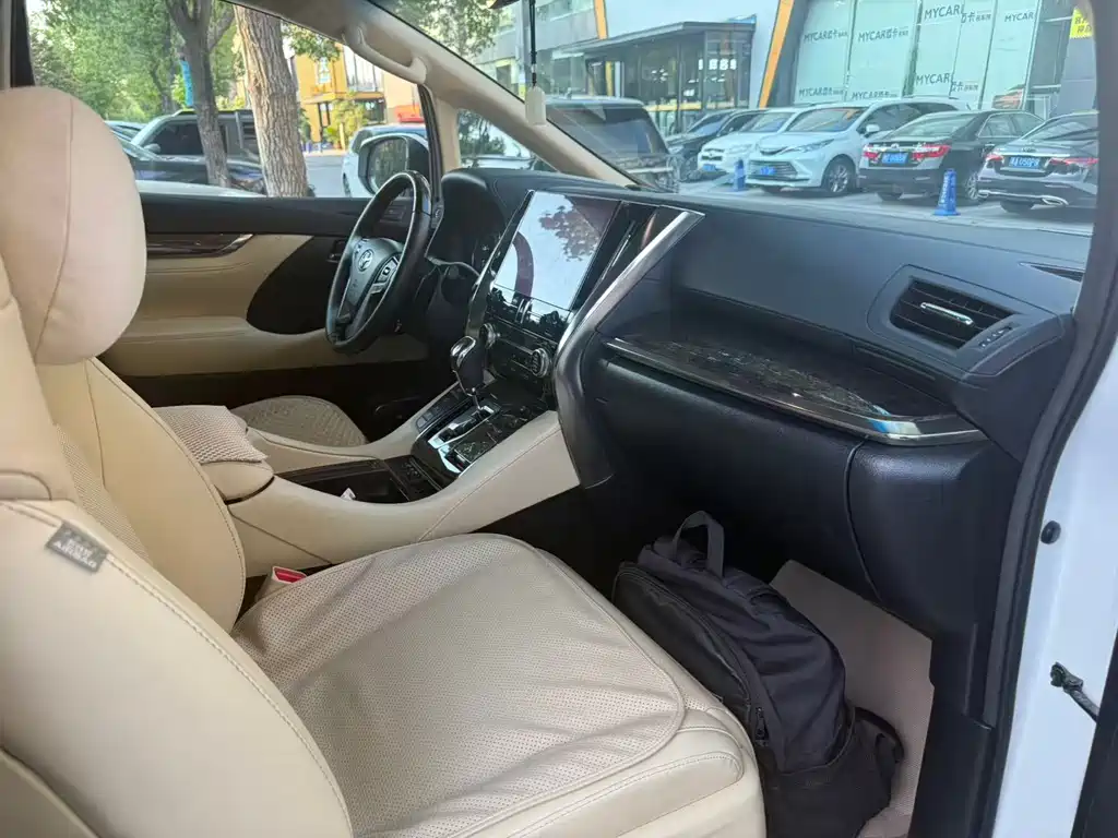 Toyota Vellfire 2023 2.5L HV