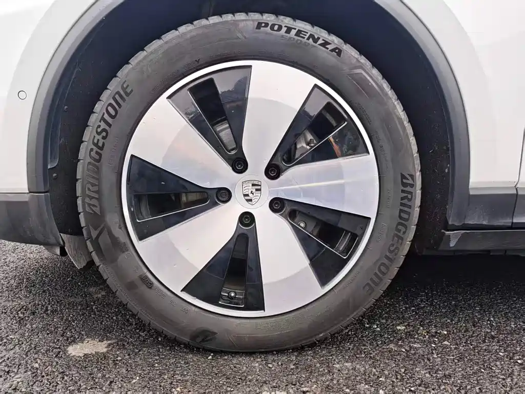 Porsche Macan EV — миниатюра 7