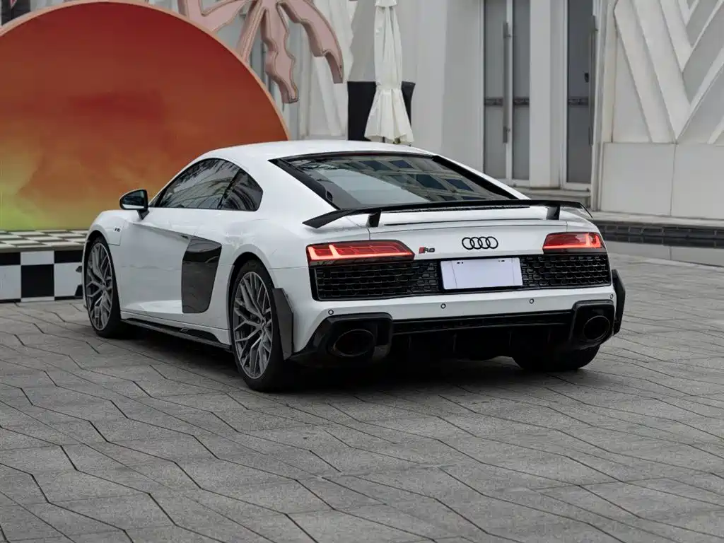 AUDI R8