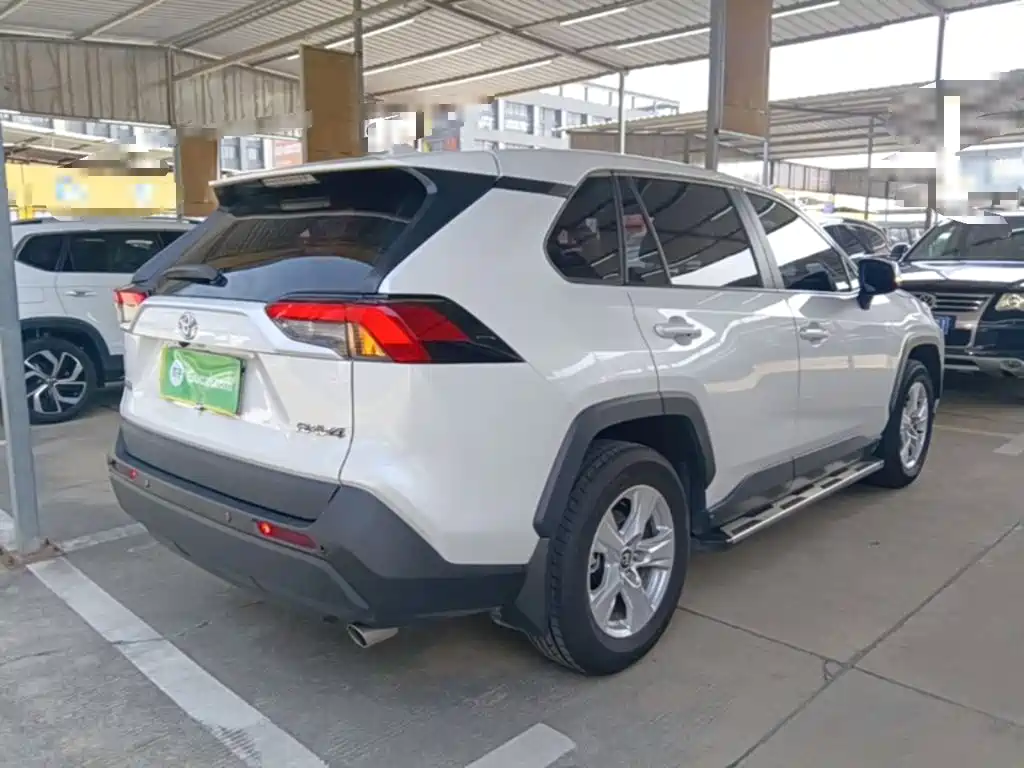Toyota RAV4 — миниатюра 7