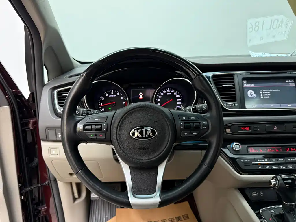 Kia Carnival — миниатюра 16