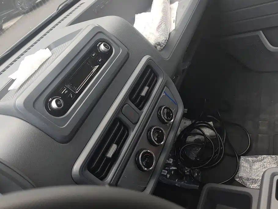 Wuling Yangguang — миниатюра 13