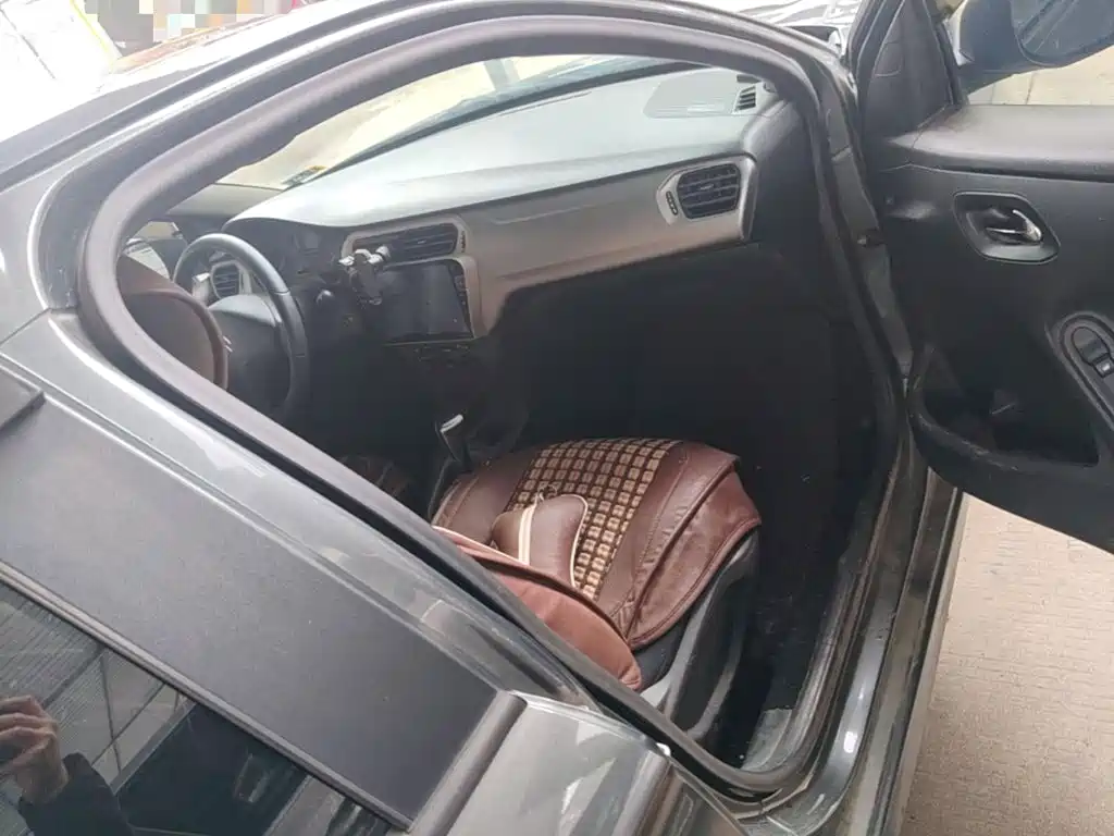 Citroen Elysee — миниатюра 9
