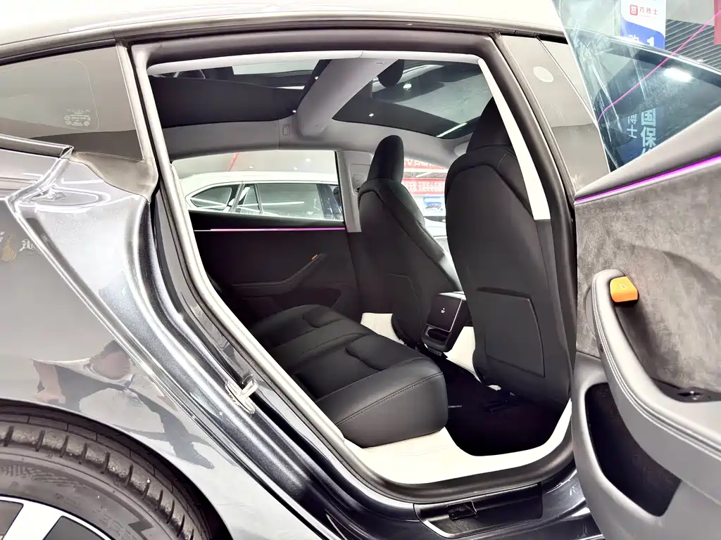 Tesla Model 3 — миниатюра 12