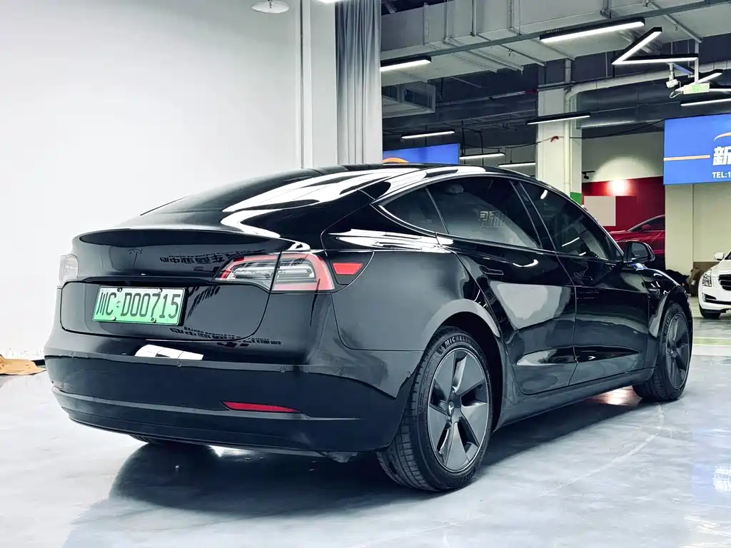 TESLA MODEL 3