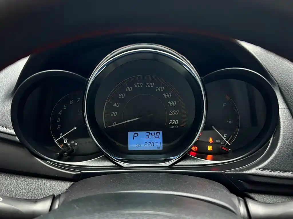 Toyota Yaris L — миниатюра 10