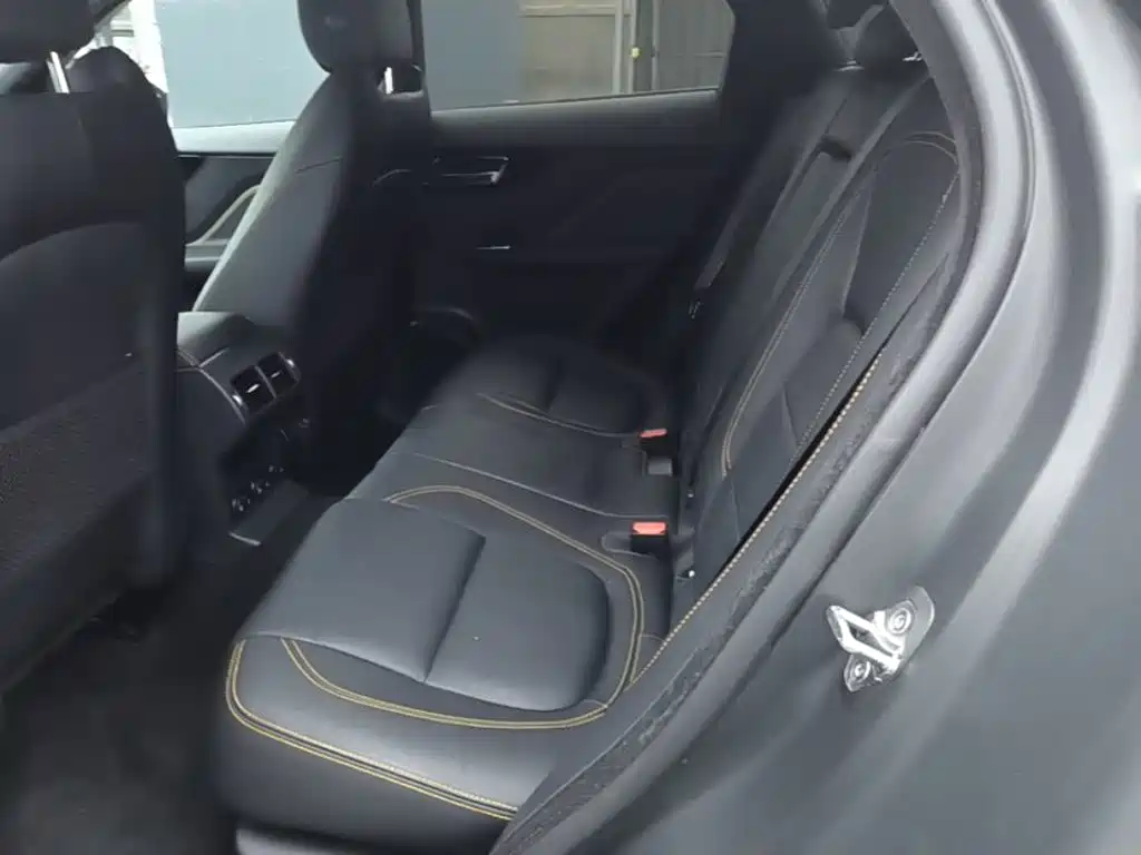 Jaguar F-PACE — миниатюра 17
