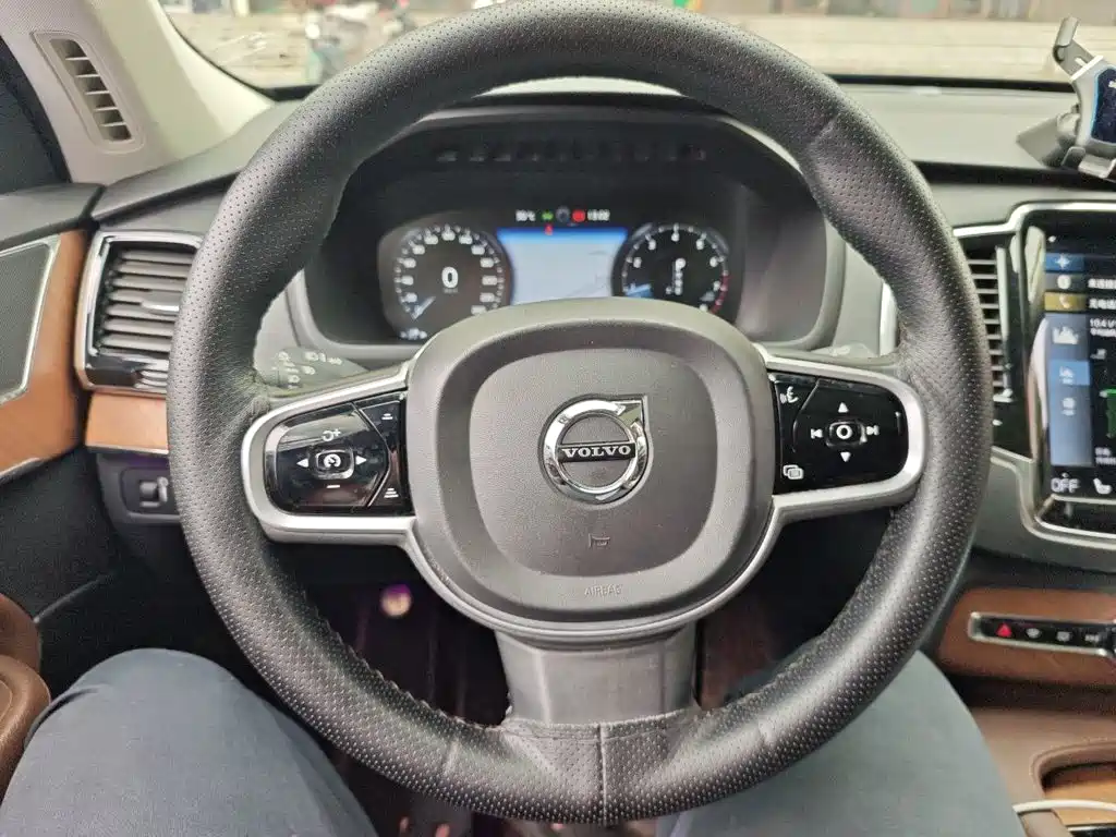 Volvo XC90 — миниатюра 3