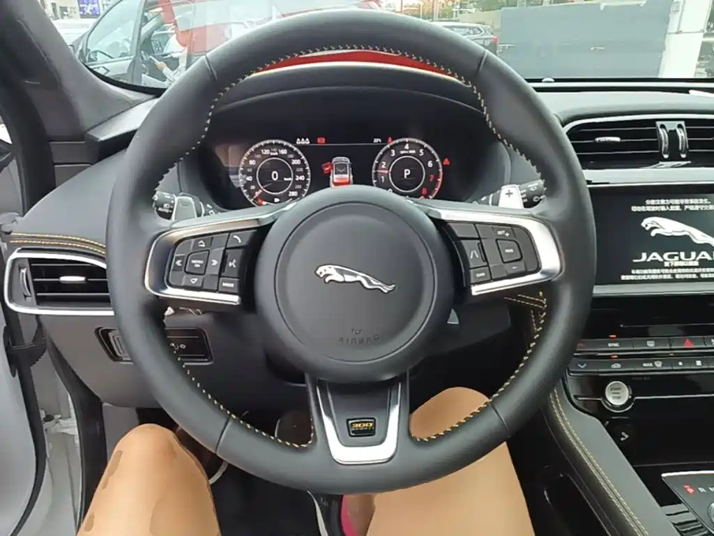 Jaguar F-PACE — миниатюра 11