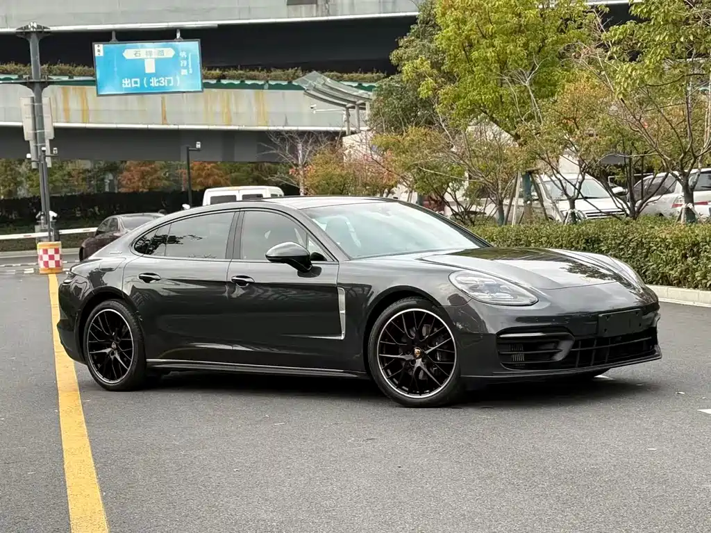 PORSCHE PANAMERA