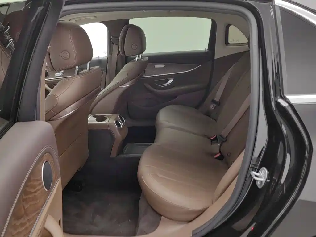 Mercedes-Benz E-Class — миниатюра 15