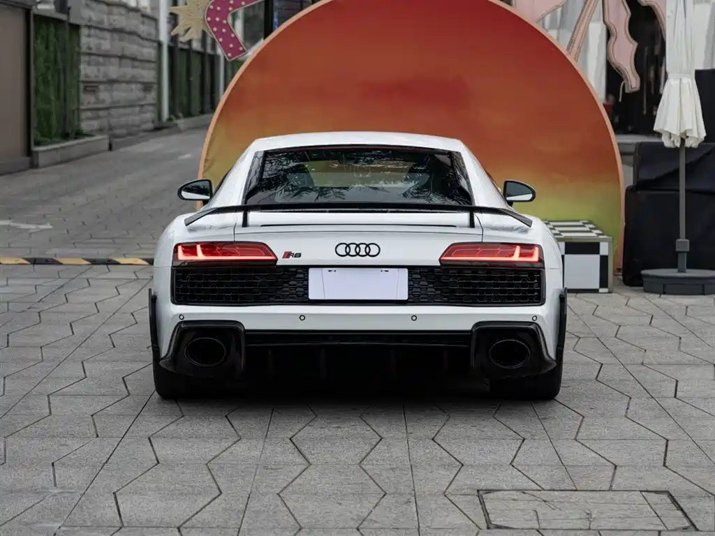 AUDI R8