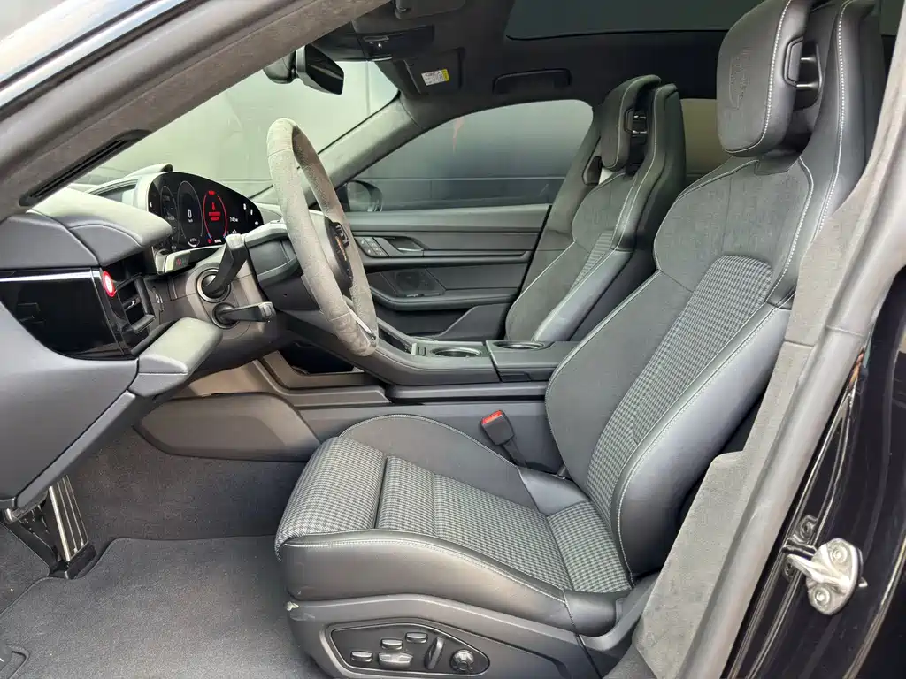 Porsche Taycan — миниатюра 9