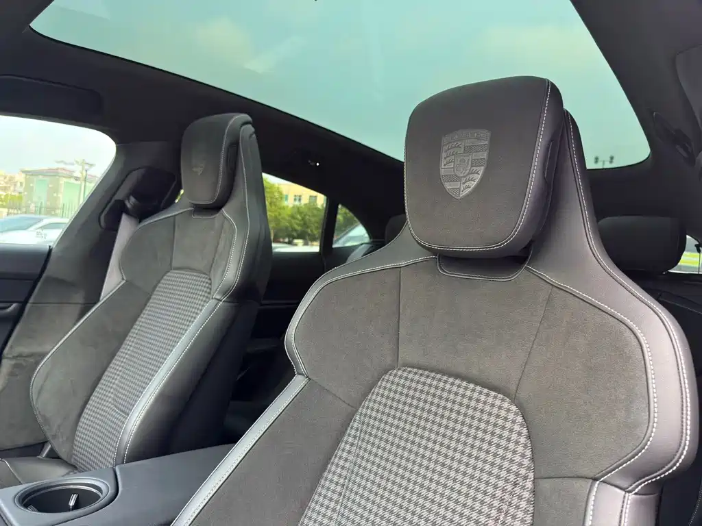 Porsche Taycan — миниатюра 16