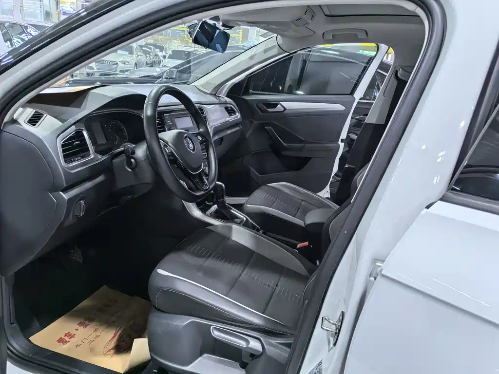 Volkswagen T-Roc — миниатюра 6