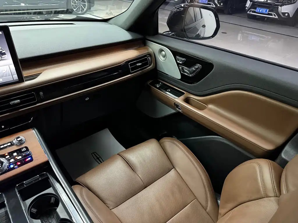 Lincoln Aviator 3.0T V6 4WD Executive Edition, фото 5