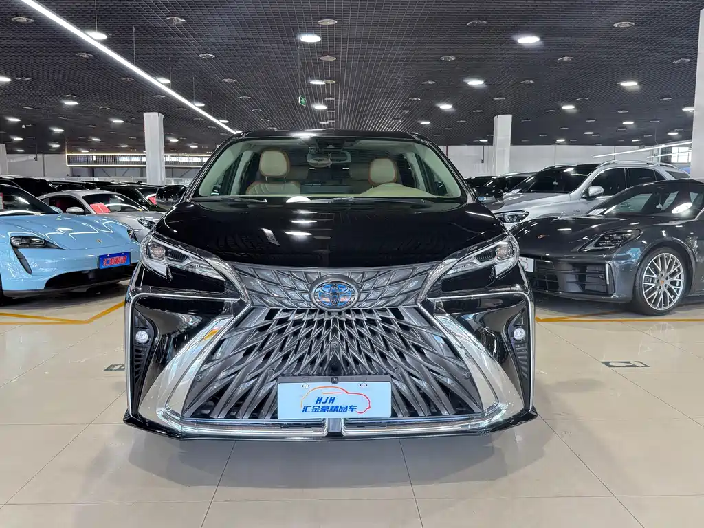 Toyota Sienna — миниатюра 2