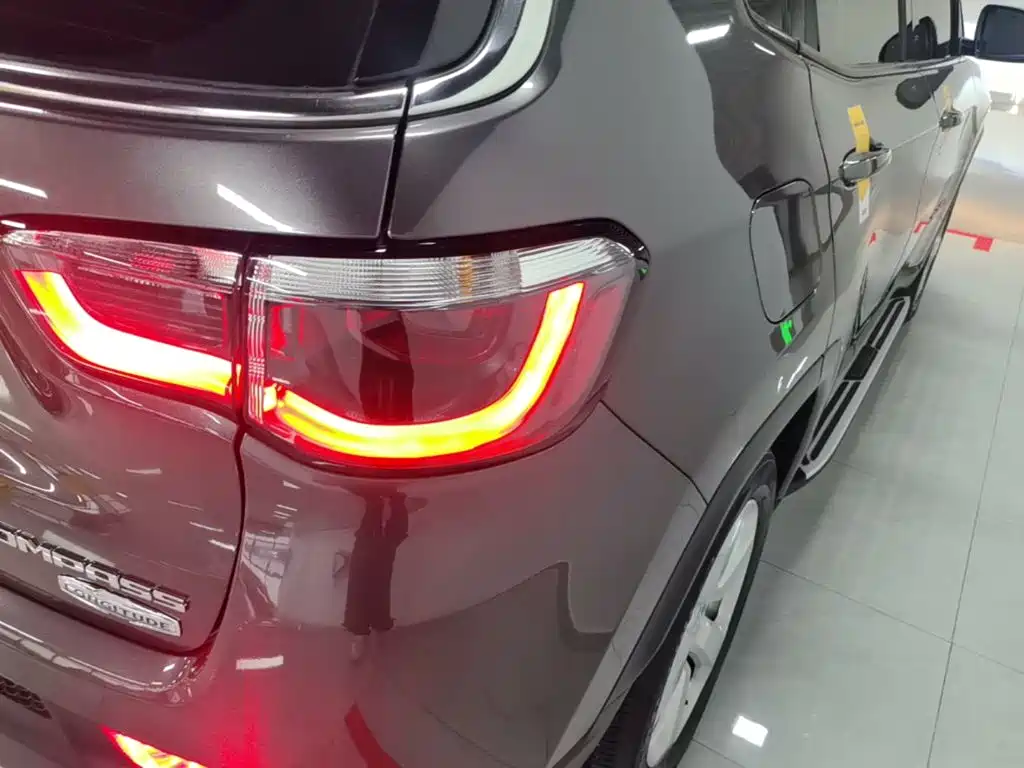 Jeep Compass — миниатюра 8