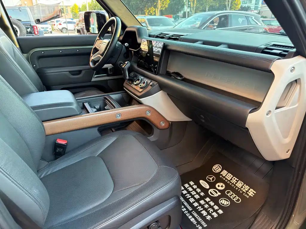 Land Rover Defender — миниатюра 10