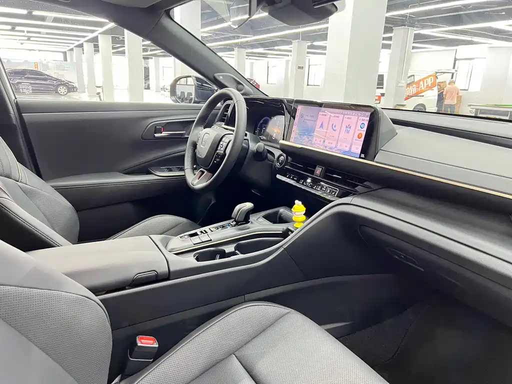 Toyota Crown SportCross — миниатюра 15