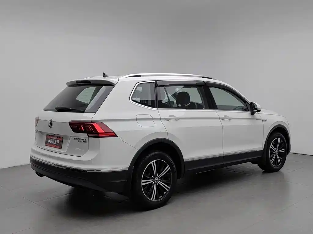 Volkswagen Tiguan L — миниатюра 2