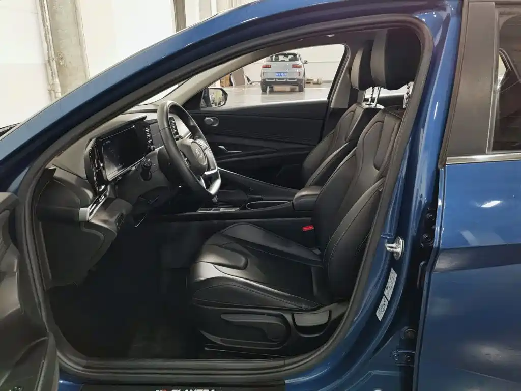 Hyundai Elantra — миниатюра 10
