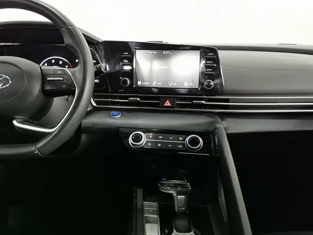 Hyundai Elantra — миниатюра 12