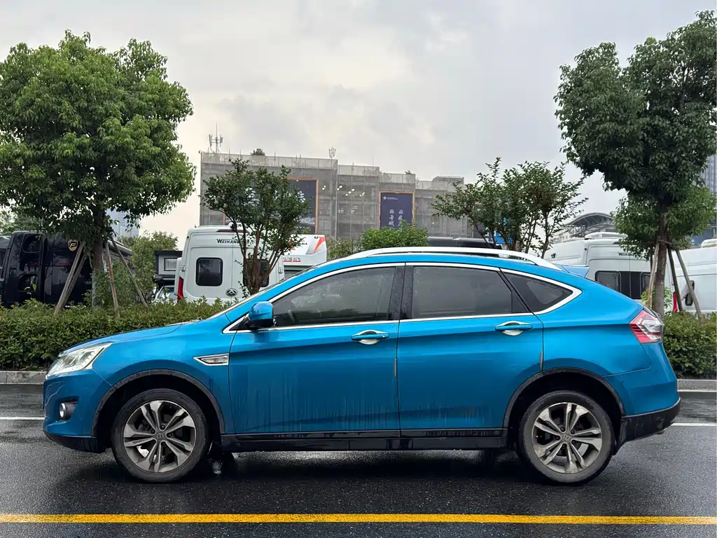 Luxgen U6 — миниатюра 4