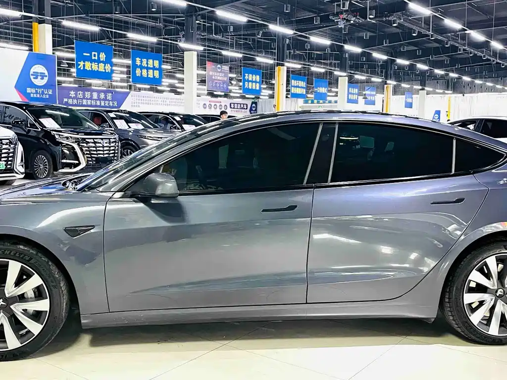 Tesla Model 3 — миниатюра 5