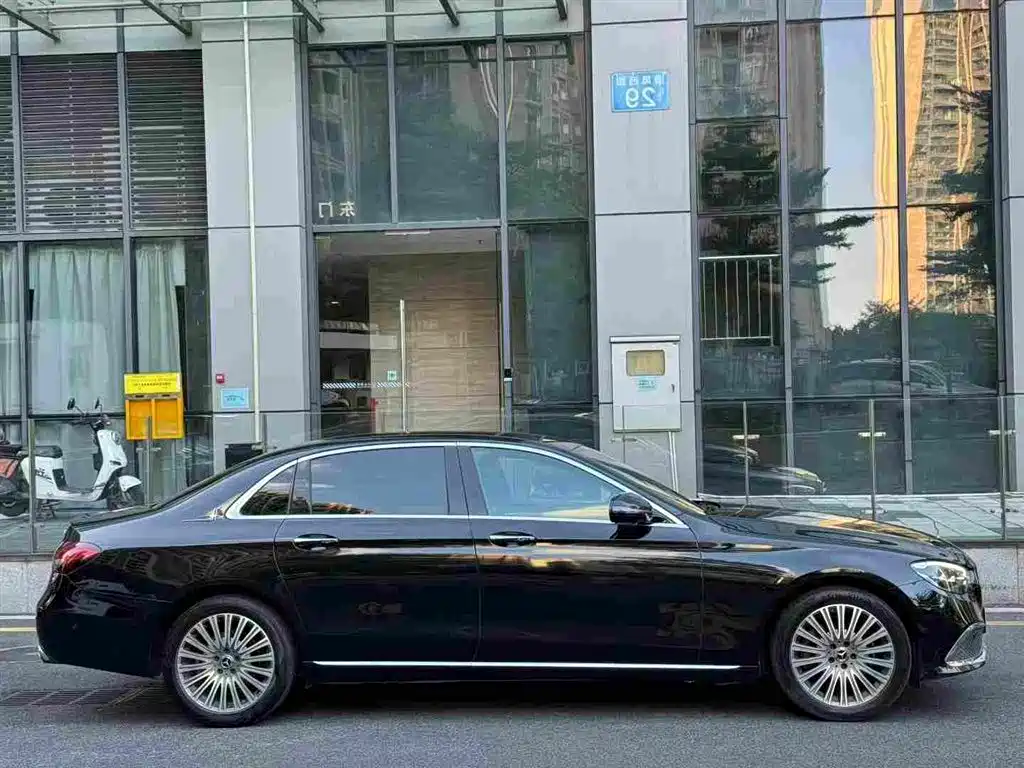 Mercedes-Benz E-Class — миниатюра 4