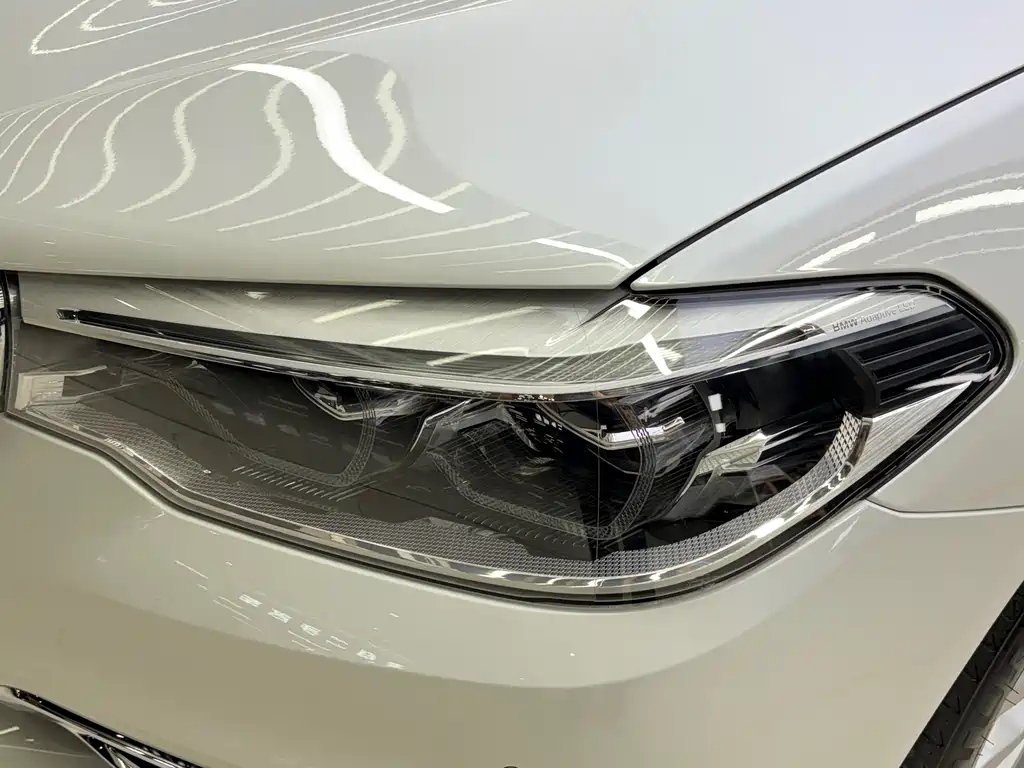 BMW 5 Series — миниатюра 11