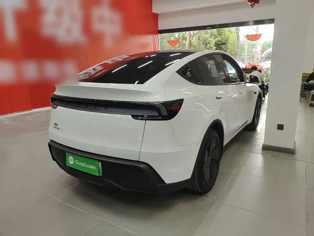 Tesla Model Y — миниатюра 7
